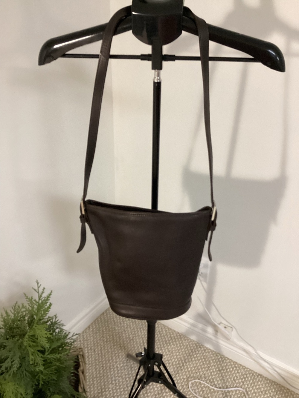 Roots Made in Canada Classic Brown Genuine Leather Bucket Shoulder Bag